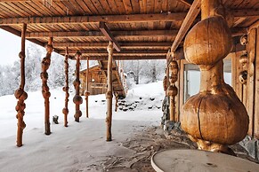 Rustic Retreat With Stunning Mountain Views 3 Bedroom Home