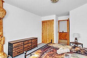 Rustic Retreat With Stunning Mountain Views 3 Bedroom Home