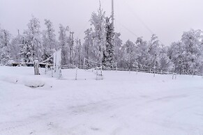 Rustic Retreat With Stunning Mountain Views 3 Bedroom Home