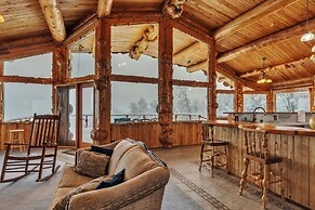 Rustic Retreat With Stunning Mountain Views 3 Bedroom Home