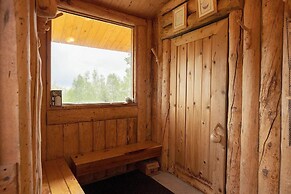 Rustic Retreat With Stunning Mountain Views 3 Bedroom Home