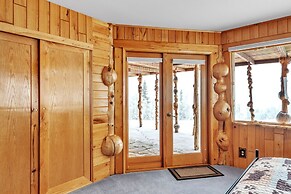 Rustic Retreat With Stunning Mountain Views 3 Bedroom Home