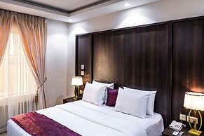 EXECUTIVE HOTELS AND SUITES