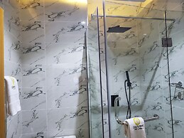 EXECUTIVE HOTELS AND SUITES