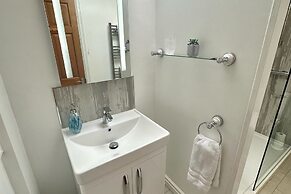 2 Bedroom Cottage Free Private Parking Fire Place