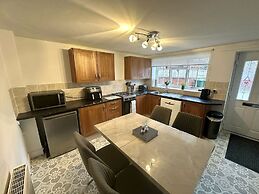 2 Bedroom Cottage Free Private Parking Fire Place