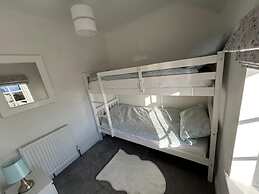 2 Bedroom Cottage Free Private Parking Fire Place
