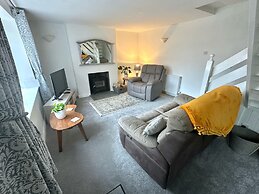2 Bedroom Cottage Free Private Parking Fire Place