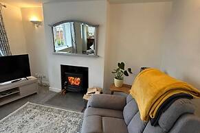 2 Bedroom Cottage Free Private Parking Fire Place