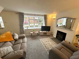 2 Bedroom Cottage Free Private Parking Fire Place