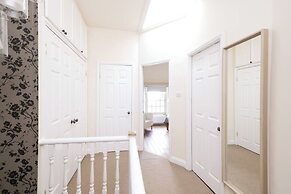 Cute House with Courtyard