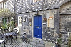 Cute House with Courtyard