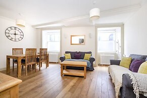 Cute House with Courtyard