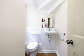 Cute House with Courtyard