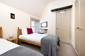 Cute House with Courtyard