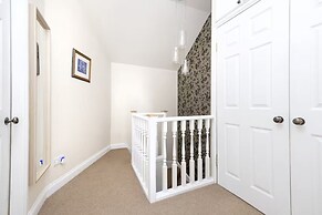 Cute House with Courtyard