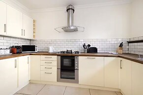 Cute House with Courtyard