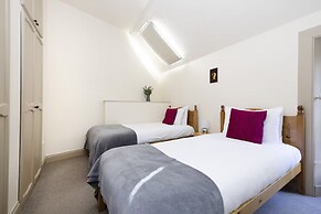 Cute House with Courtyard