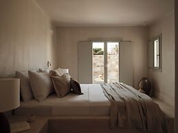 Akria Seaside Suites