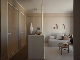 Akria Seaside Suites