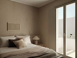Akria Seaside Suites