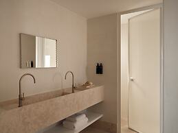 Akria Seaside Suites