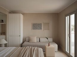 Akria Seaside Suites