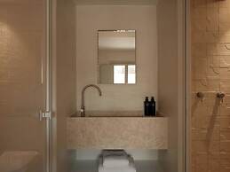 Akria Seaside Suites