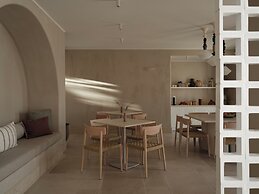 Akria Seaside Suites