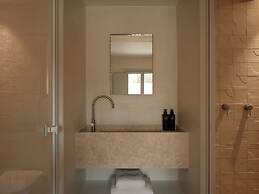 Akria Seaside Suites