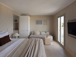 Akria Seaside Suites