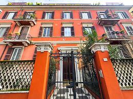 Romantic Terraced Escape in Prati