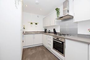 JOIVY Stylish House with Garden