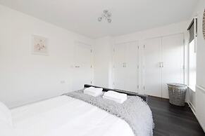 JOIVY Stylish House with Garden