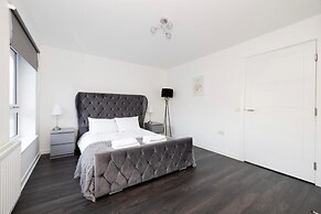 JOIVY Stylish House with Garden