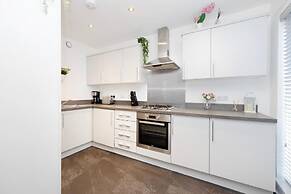 JOIVY Stylish House with Garden