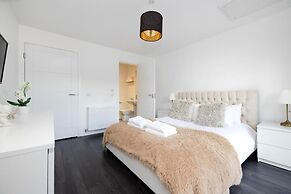 JOIVY Stylish House with Garden