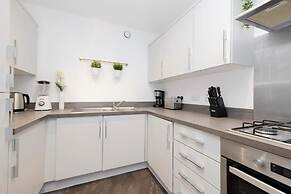 JOIVY Stylish House with Garden