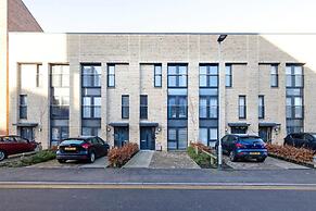 JOIVY Stylish House with Garden