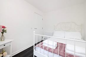 JOIVY Stylish House with Garden