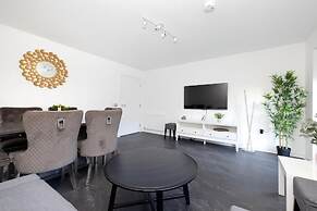 JOIVY Stylish House with Garden