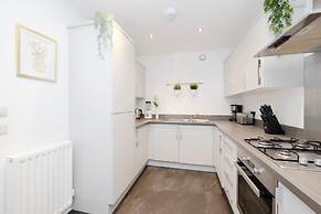 JOIVY Stylish House with Garden