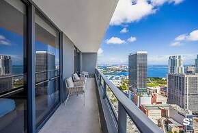 Downtown Haven Sleek 1-BR with Vistas