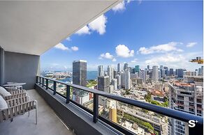 Downtown Haven Sleek 1-BR with Vistas