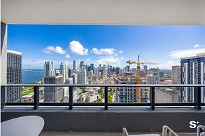 Downtown Haven Sleek 1-BR with Vistas