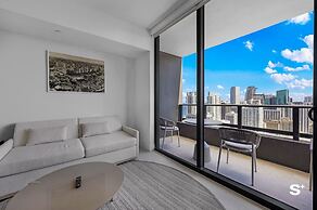 Downtown Haven Sleek 1-BR with Vistas