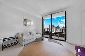 Downtown Haven Sleek 1-BR with Vistas