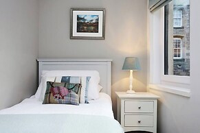 Stylish Apt next to Dean Village