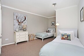 Stylish Apt next to Dean Village