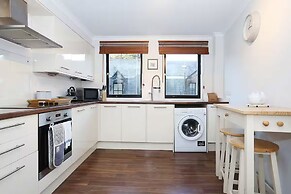 Stylish Apt next to Dean Village